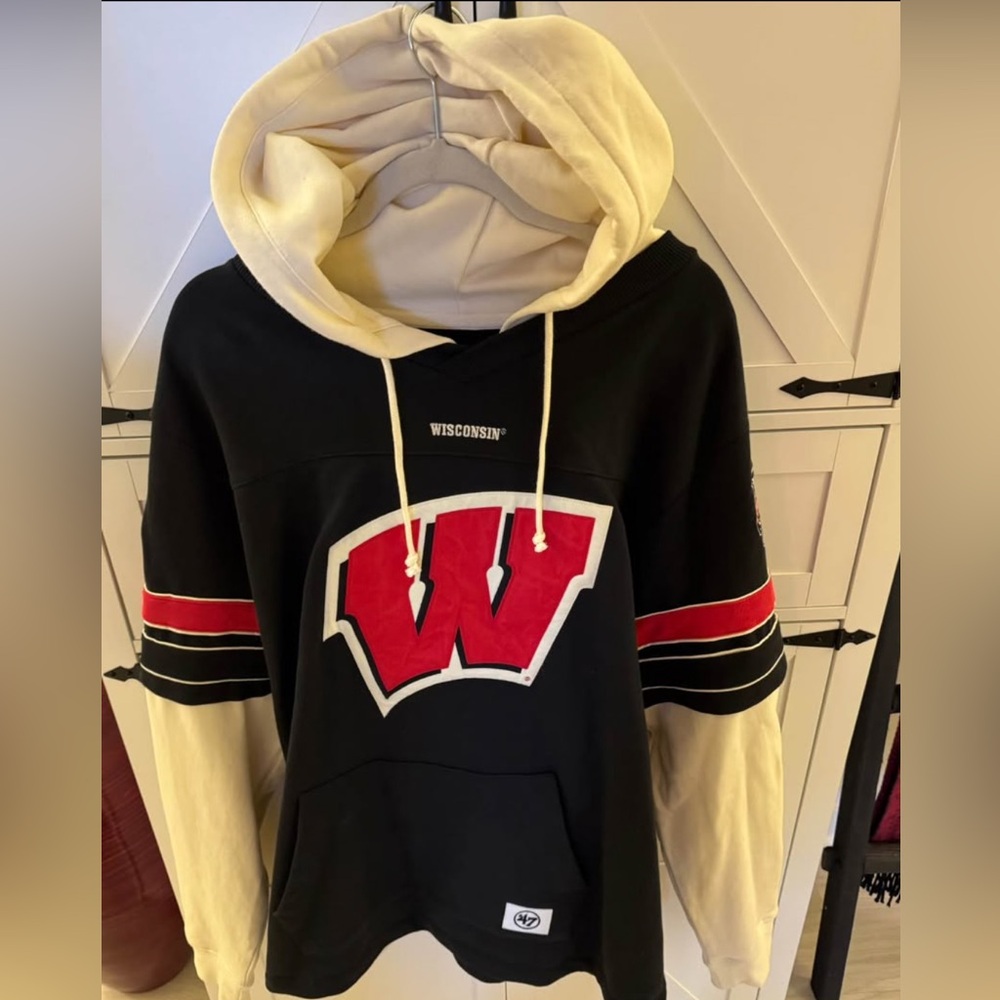 Wisconsin Badgers ‘47 Brand Hoodie – XL